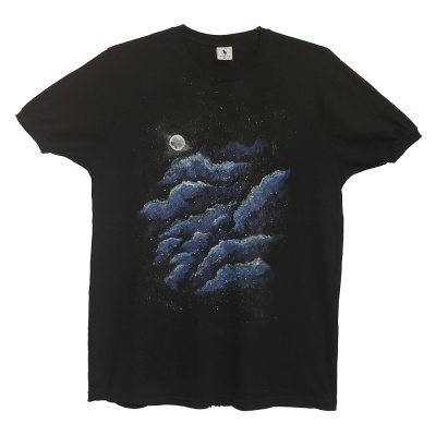 سفارش نقاشی طرح ابر و ماه روی تیشرت